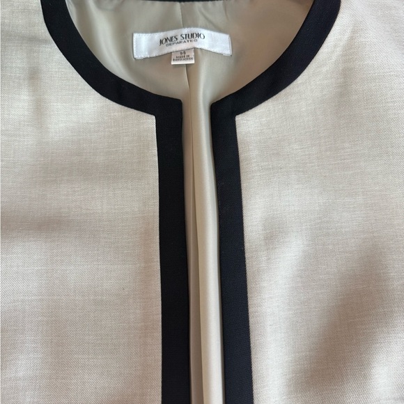 Elegant Cream and Black Women's Jacket - Picture 3 of 4